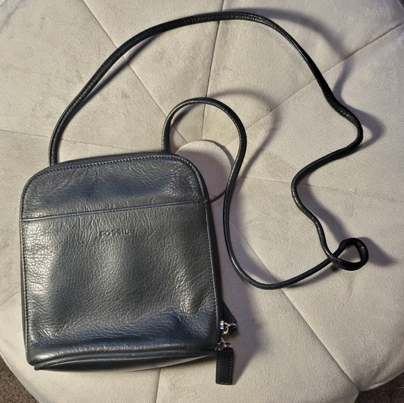 Classic Fossil Black Leather Crossbody Bag - Picture 6 of 6